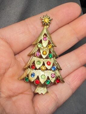 Christmas Tree Brooch Colorful Rhinestone Gold Tone Holiday 2.3”
